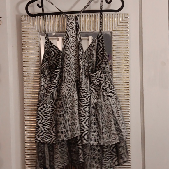 Black and White Aztec Patterned Racer Back Tank Top - Picture 7 of 8